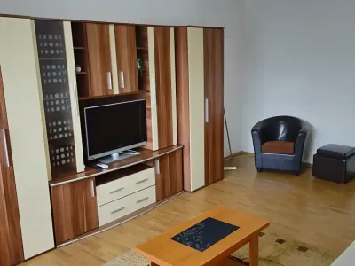 garsoniera de inchiriat Sector 2 Bucuresti living cu televizor